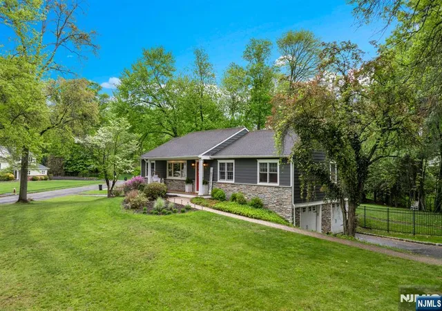 4th image of 468 Manchester Wy, Wyckoff, NJ 07481 | MLS# 26016833
