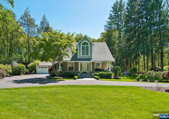 Homes for sale in Upper Saddle River, NJ | 42 Hillside Ave, Upper Saddle River, NJ 07458 | MLS# 26016856