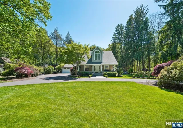 Homes for sale in Upper Saddle River, NJ | 42 Hillside Ave, Upper Saddle River, NJ 07458 | MLS# 26016856