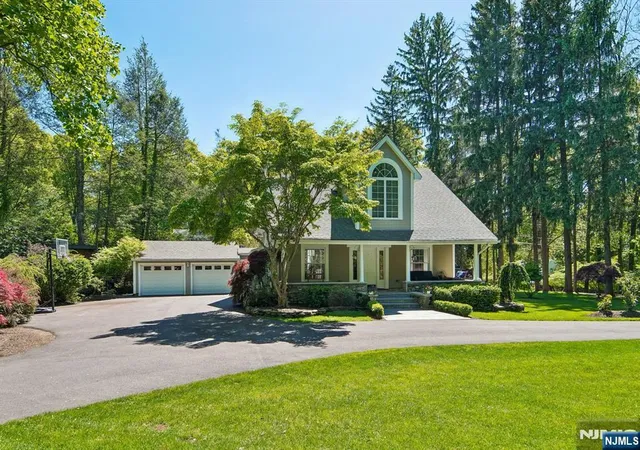 Homes for sale in Upper Saddle River, NJ | 42 Hillside Ave, Upper Saddle River, NJ 07458 | MLS# 26016856