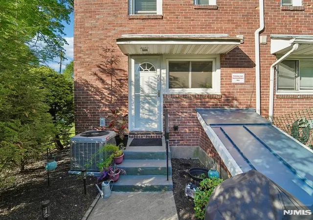 Homes for sale in Englewood, NJ | 230 Lafayette Place, Englewood, NJ 07631 | Houzeo