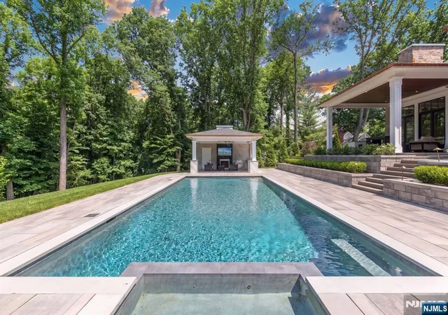 3rd image of 396 Knollwood Rd, Ridgewood, NJ 07450 | MLS# 26016876