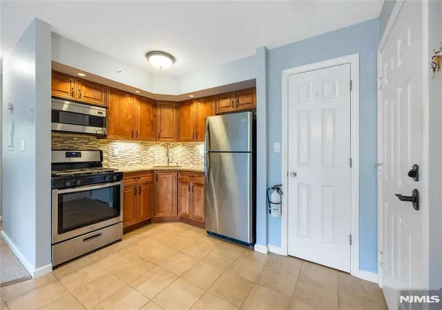 2nd image of 1409 Faulkner Ct, Mahwah, NJ 07430 | MLS# 26016894