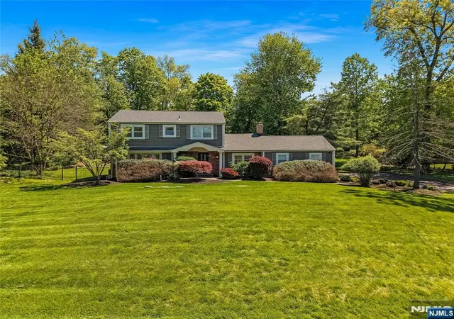 Homes for sale in Franklin Lakes, NJ | 248 Wayfair Cir, Franklin Lakes, NJ 07417 | MLS# 26016922