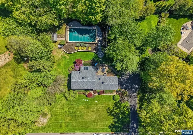 Homes for sale in Franklin Lakes, NJ | 248 Wayfair Cir, Franklin Lakes, NJ 07417 | MLS# 26016922