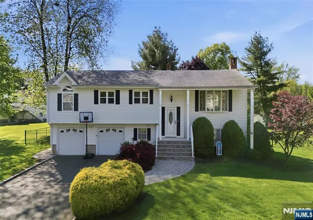 Homes for sale in Fairfield, NJ | 31 Fox Hill Rd, Fairfield, NJ 07004 | MLS# 26017038