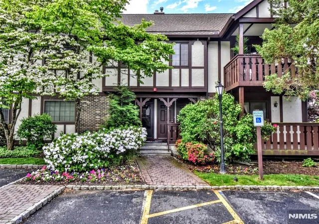 Homes for sale in Mahwah, NJ | 1804 Faulkner Ct, Mahwah, NJ 07430 | MLS# 26017060