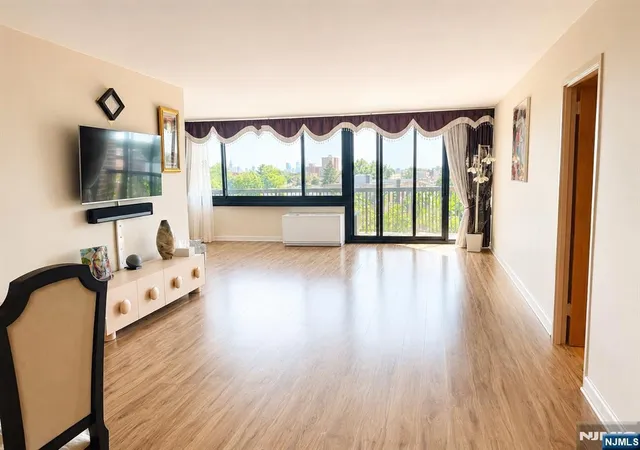 Homes for sale in Cliffside Park, NJ | 770 Anderson #6R, Cliffside Park, NJ 07010 | MLS# 26017107