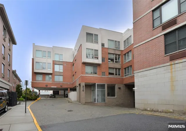 Homes for sale in Cliffside Park, NJ | 310 Cliff Ln #3F, Cliffside Park, NJ 07010 | MLS# 26017163