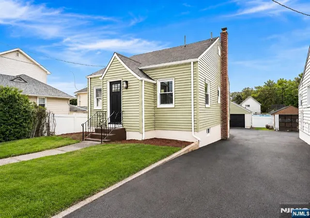 Homes for sale in Totowa, NJ | 11 Dunkerly St, Totowa, NJ 07512 | MLS# 26017185
