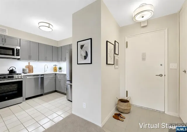 Homes for sale in Fort Lee, NJ | 2000 Linwood #14 0, Fort Lee, NJ 07024 | MLS# 26017279