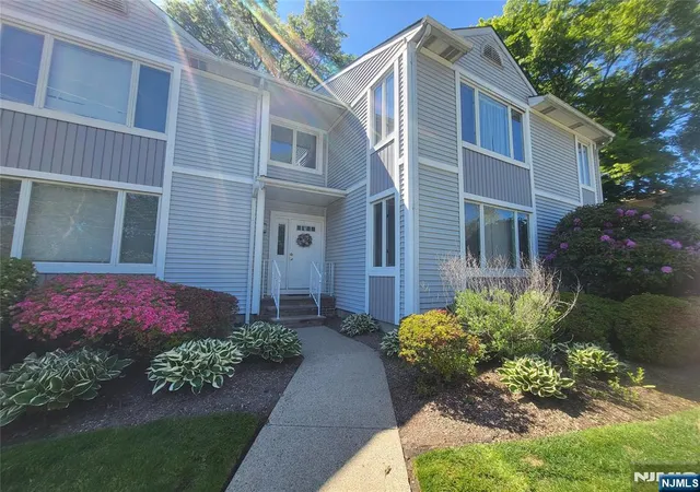 Homes for sale in Hawthorne, NJ | 2 Grand Ave #4, Hawthorne, NJ 07506 | MLS# 26017299
