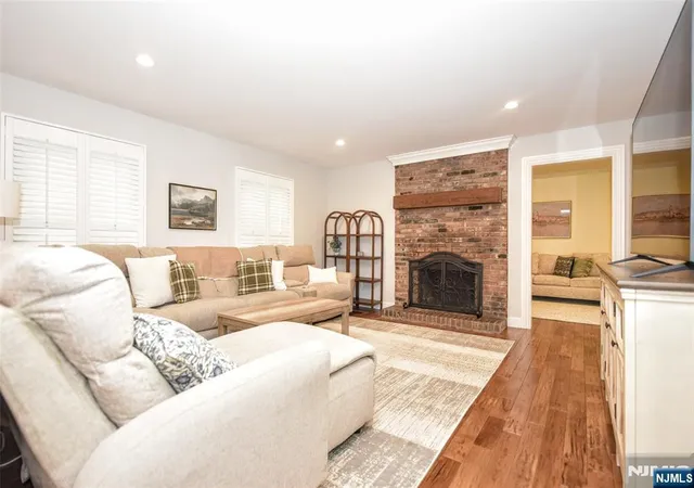 Homes for sale in Franklin Lakes, NJ | 523 Ewing Ave, Franklin Lakes, NJ 07417 | MLS# 26017335