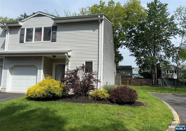 Homes for sale in Fair Lawn, NJ | 35 Meadowview Ter #35, Fair Lawn, NJ 07410 | MLS# 26017354