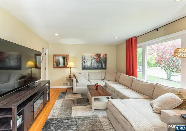 4th image of 86 Minnehaha Blvd, Oakland, NJ 07436 | MLS# 26017369