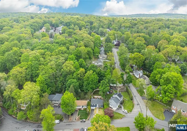 42nd image of 86 Minnehaha Blvd, Oakland, NJ 07436 | MLS# 26017369