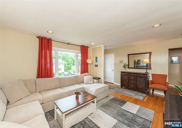 5th image of 86 Minnehaha Blvd, Oakland, NJ 07436 | MLS# 26017369