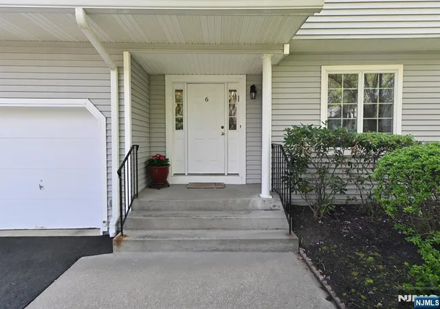 Homes for sale in Hillsdale, NJ | 6 Schill Pl, Hillsdale, NJ 07642 | MLS# 26017380