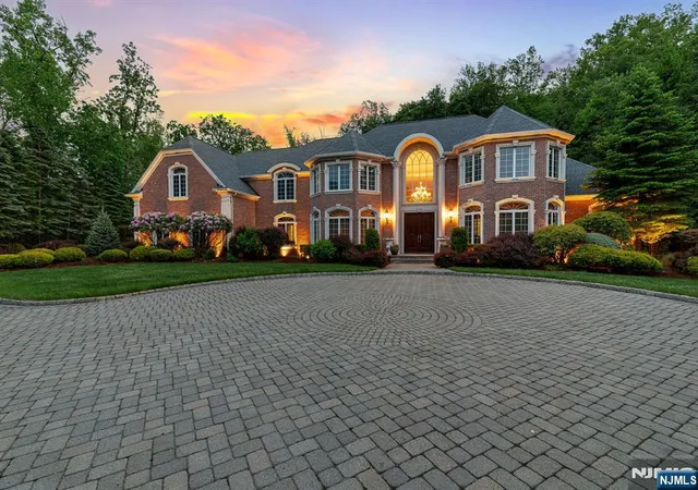 Homes for sale in Mahwah, NJ | 68 Brams Hill Dr, Mahwah, NJ 07430 | MLS# 26017391