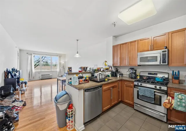 Homes for sale in Jersey City, NJ | 15 Enterprise Ct #105, Jersey City, NJ 07305 | MLS# 26017415