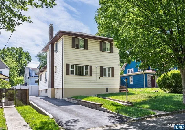Photo 1 of Single family home for sale at 54 Bedford Ave, Teaneck, NJ 07666 | MLS# 26017446 | Listing updated on 2026-09-02