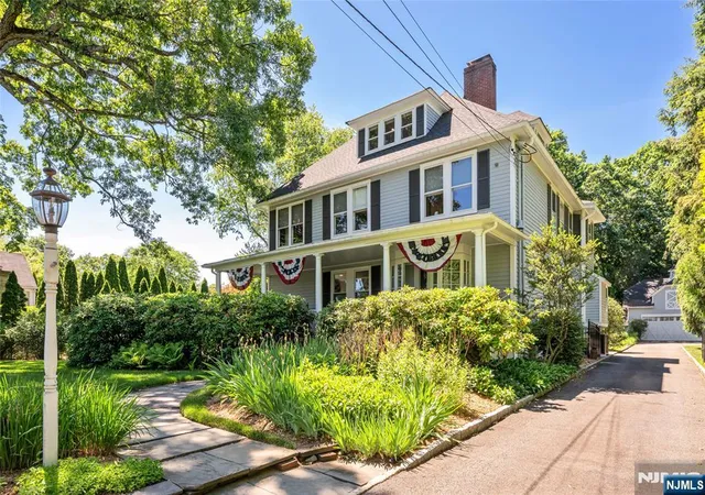 Homes for sale in Ridgewood, NJ | 208 Lincoln Ave, Ridgewood, NJ 07450 | MLS# 26017451