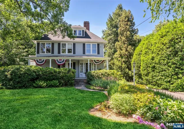 Homes for sale in Ridgewood, NJ | 208 Lincoln Ave, Ridgewood, NJ 07450 | MLS# 26017451
