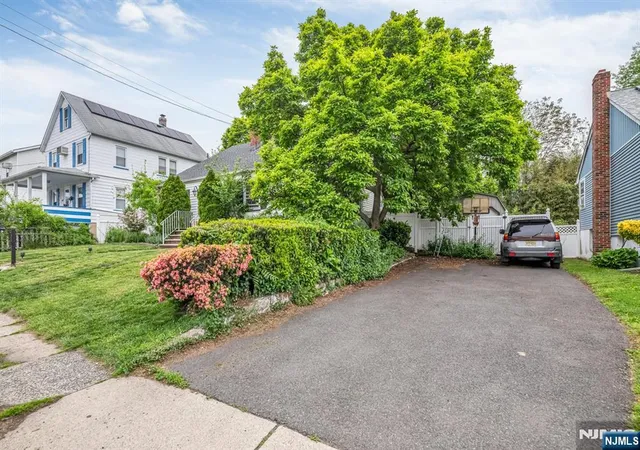 Photo 3 of Single family home for sale at 151 Washington St, Lodi, NJ 07644 | MLS# 26017480 | Listing updated on 2026-05-17