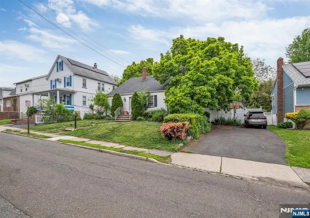 Photo 3 of Single family home for sale at 151 Washington St, Lodi, NJ 07644 | MLS# 26017480 | Listing updated on 2026-05-17