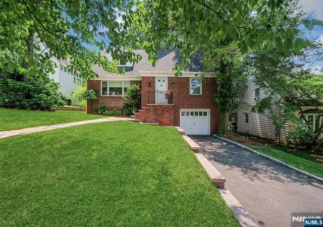 Homes for sale in Teaneck, NJ | 616 Rutland Ave, Teaneck, NJ 07666 | MLS# 26017533