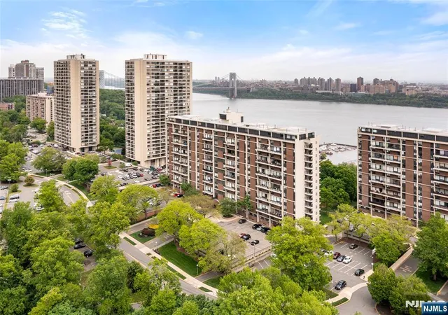 2nd image of 2 Horizon, Fort Lee, NJ 07024