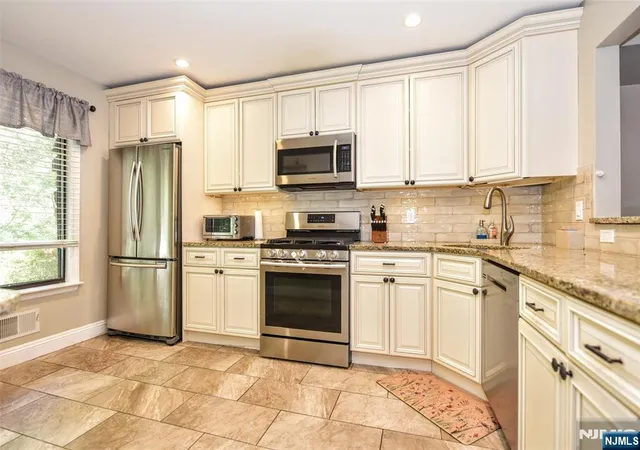 Homes for sale in Wanaque, NJ | 15B Brookside Hts, Wanaque, NJ 07465