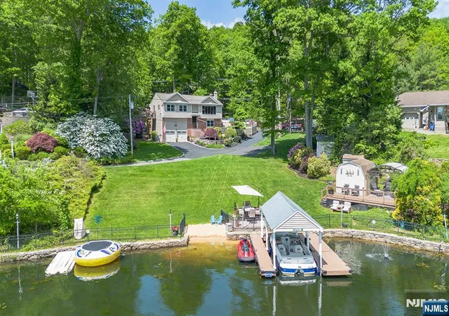 Homes for sale in Hopatcong, NJ | 21 Skyline Dr, Hopatcong, NJ 07821 | MLS# 26017636