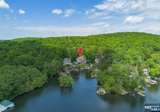 Homes for sale in Hopatcong, NJ | 21 Skyline Dr, Hopatcong, NJ 07821 | MLS# 26017636