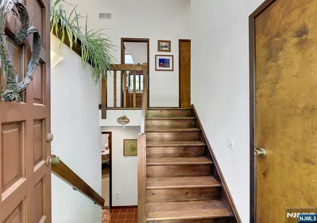 Homes for sale in Old Tappan, NJ | 17 Wescott St, Old Tappan, NJ 07675 | MLS# 26017642