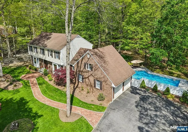 Homes for sale in Franklin Lakes, NJ | 716 Windswept Ln, Franklin Lakes, NJ 07417 | MLS# 26017689