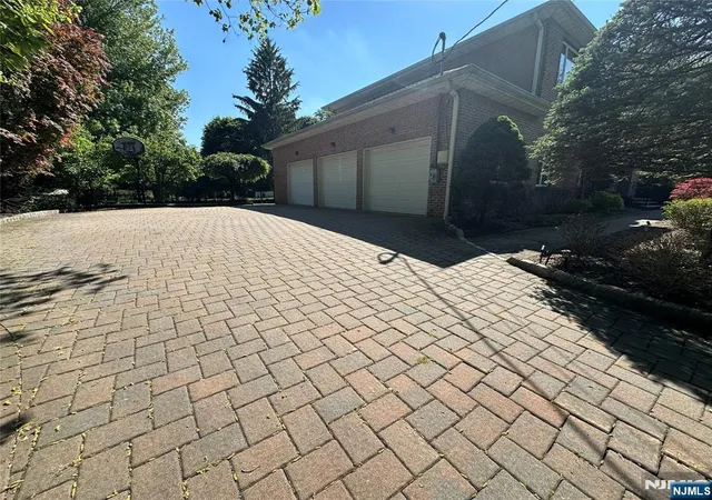Homes for sale in Franklin Lakes, NJ | 604 Grandview Ter, Franklin Lakes, NJ 07417 | MLS# 26017769