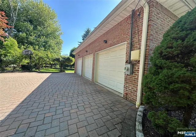 Homes for sale in Franklin Lakes, NJ | 604 Grandview Ter, Franklin Lakes, NJ 07417 | MLS# 26017769