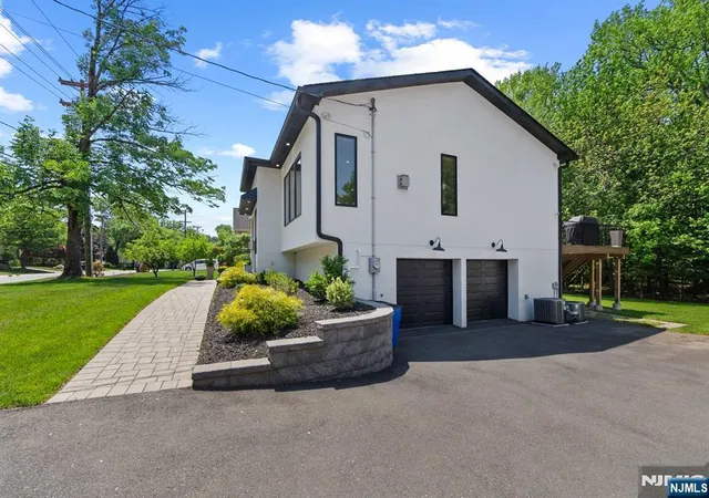 3rd image of 284 Castle Dr, Englewood Cliffs, NJ 07632 | MLS# 26017776