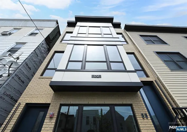 Homes for sale in Jersey City, NJ | 172 Griffith Street, Jersey City, NJ 07307 | Houzeo