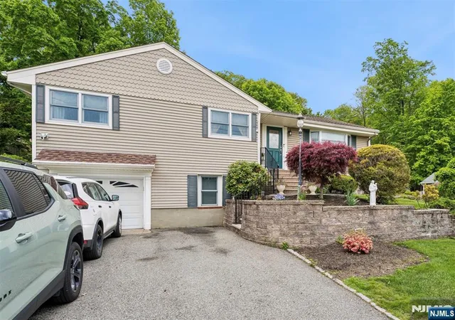 3rd image of 6 Waters Edge, Kinnelon, NJ 07405 | MLS# 26017797