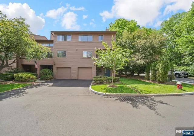 3rd image of 31 Berkeley Ct #31D, Twp Of Washington, NJ 07676 | MLS# 26017813