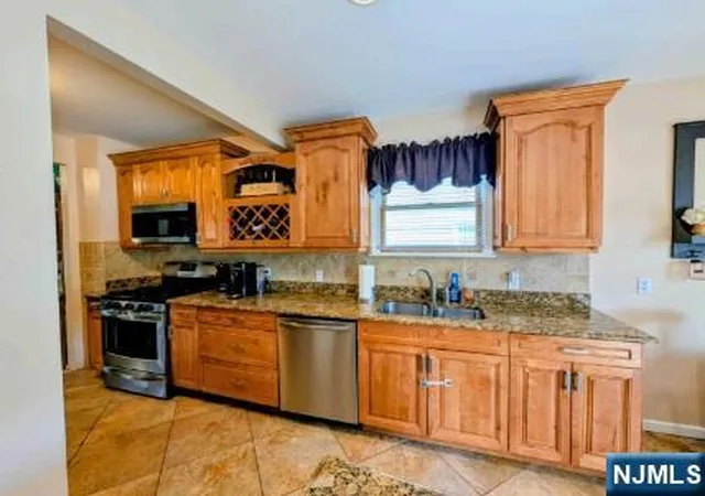 Homes for sale in Ridgefield Park, NJ | 121 Highland Pl, Ridgefield Park, NJ 07660 | MLS# 26017826