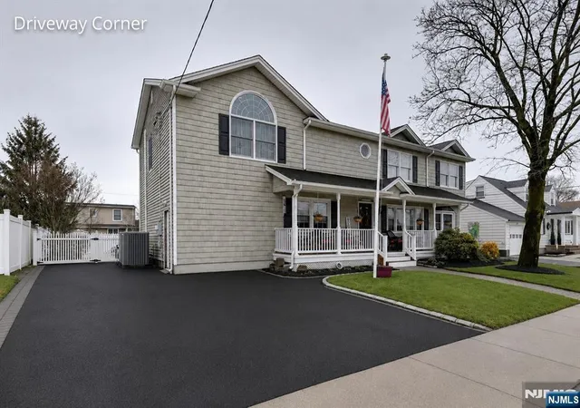 Homes for sale in Totowa, NJ | 50 Winifred Dr, Totowa, NJ 07512 | MLS# 26017872