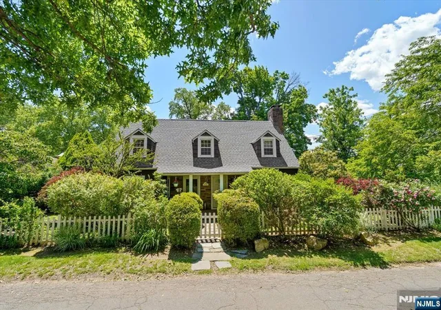 Homes for sale in Teaneck, NJ | 694 Sunset Rd, Teaneck, NJ 07666 | MLS# 26017884