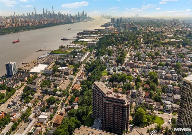 Homes for sale in Cliffside Park, NJ | 100 Carlyle Drive, Cliffside Park, NJ 07010 | Houzeo