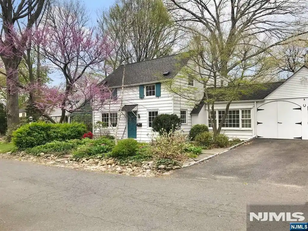 Photo 1 of Single family home for sale at 667 Sunset Rd, Teaneck, NJ 07666 | MLS# 26018142 | Listing updated on 2026-10-25
