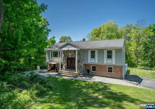 Homes for sale in Sussex, NJ | 14 Lounsberry Hollow Rd, Sussex, NJ 07461 | MLS# 26018184