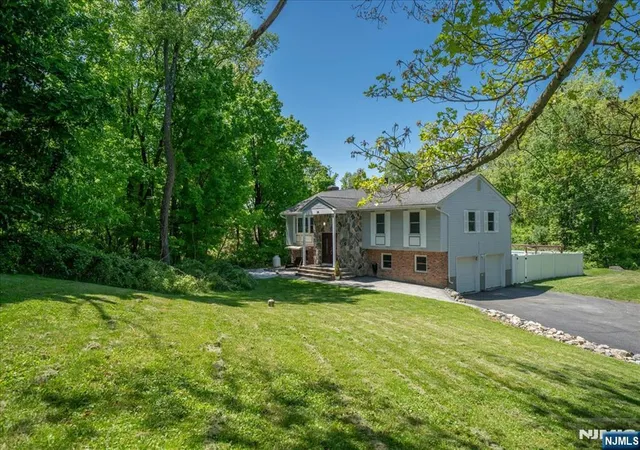 Homes for sale in Sussex, NJ | 14 Lounsberry Hollow Rd, Sussex, NJ 07461 | MLS# 26018184