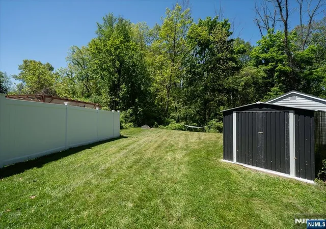 Homes for sale in Sussex, NJ | 14 Lounsberry Hollow Rd, Sussex, NJ 07461 | MLS# 26018184